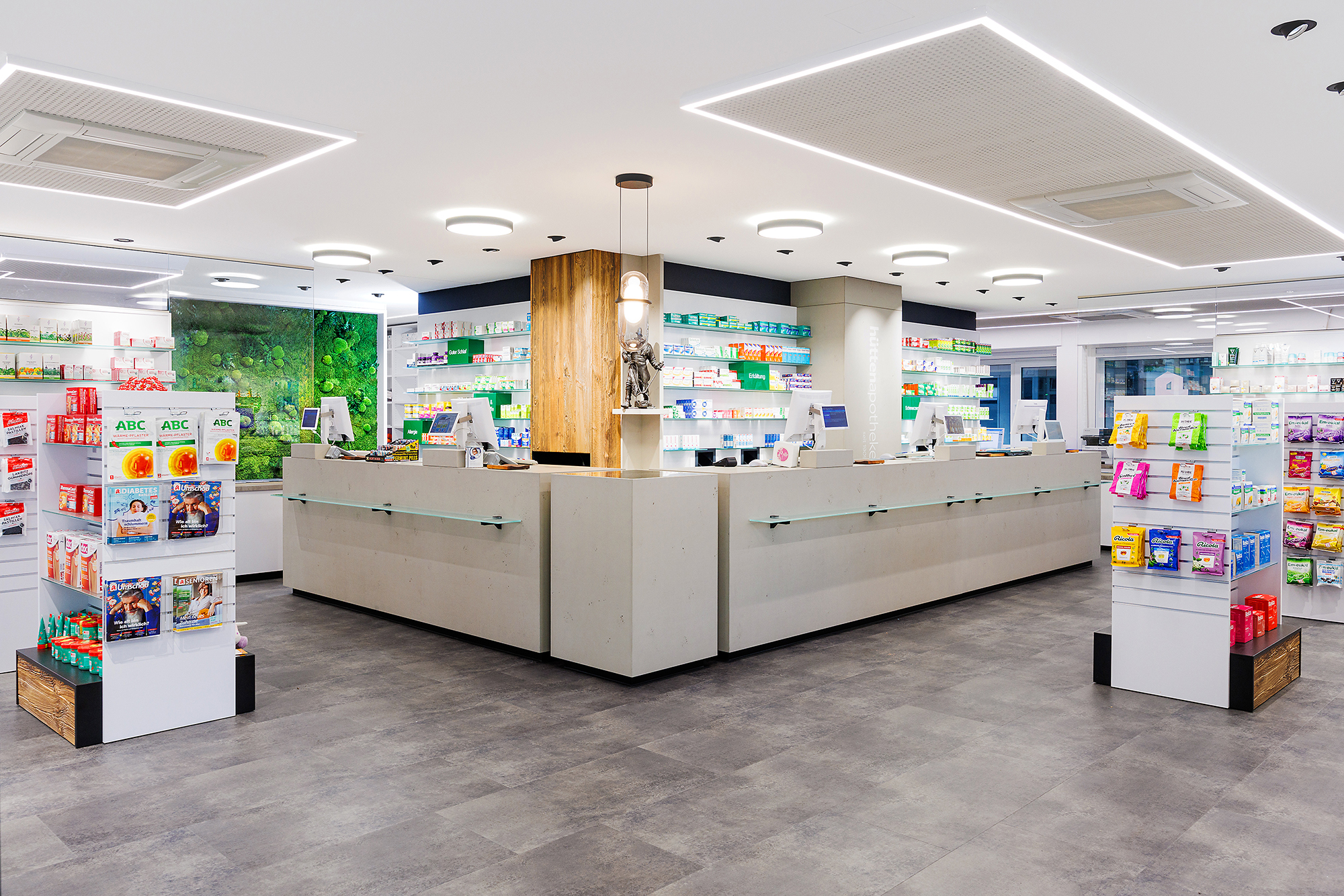 Hütten-Apotheke in Siegen-Geisweid Fotoaufnahme des Kassen- und Ladenbereiches der Hütten-Apotheke in Siegen-Geisweid